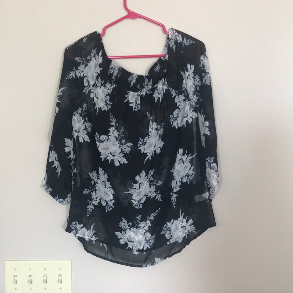 NWT OFF SHOULDER FLORAL TOP